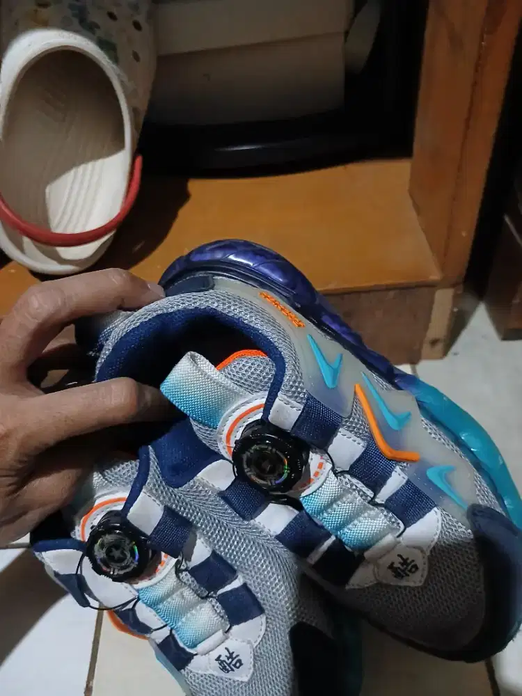 Sepatu anak msh bagus udh di sol juga biar kuat