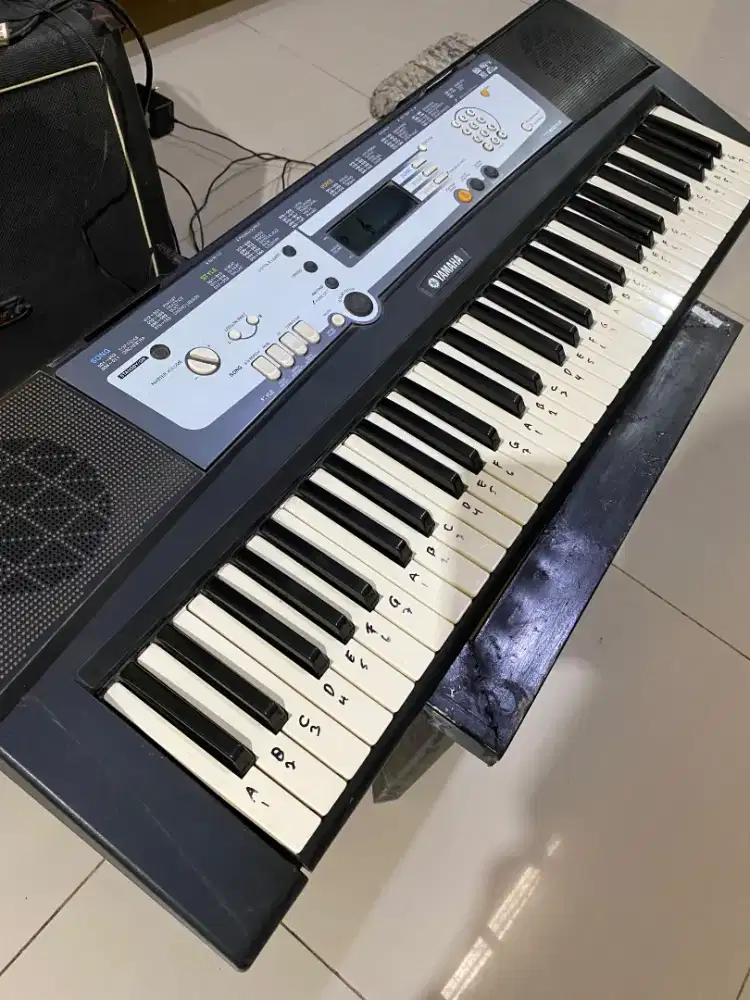KEYBOARD YAMAHA PSR E213.