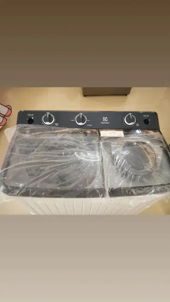 Mesin cuci Electrolux 8 kg kondisi baru,gak pernah di pakai