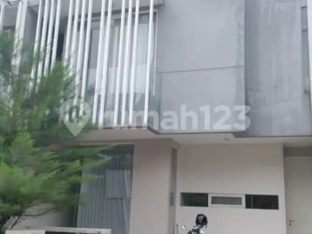Rumah 2 Lantai di Discovery Eola Bintaro Sektor 9