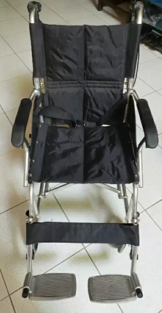 Di Jual Kursi Roda Warna Hitam ( Second )