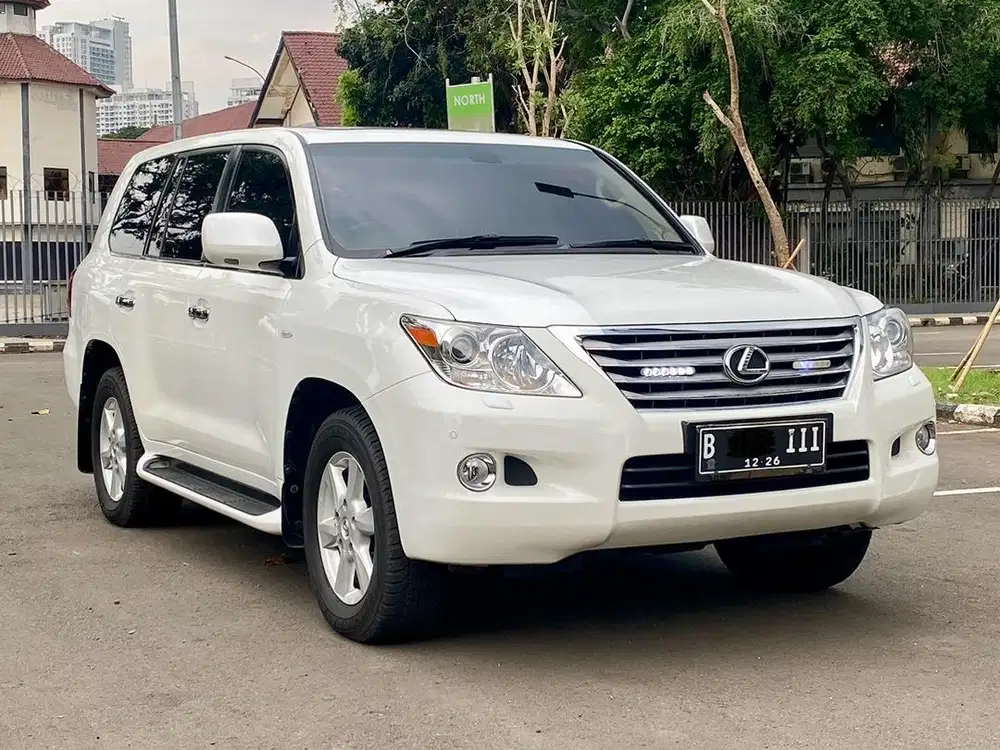 LEXUS LX570 AT 2011 PUTIH , LOW KM