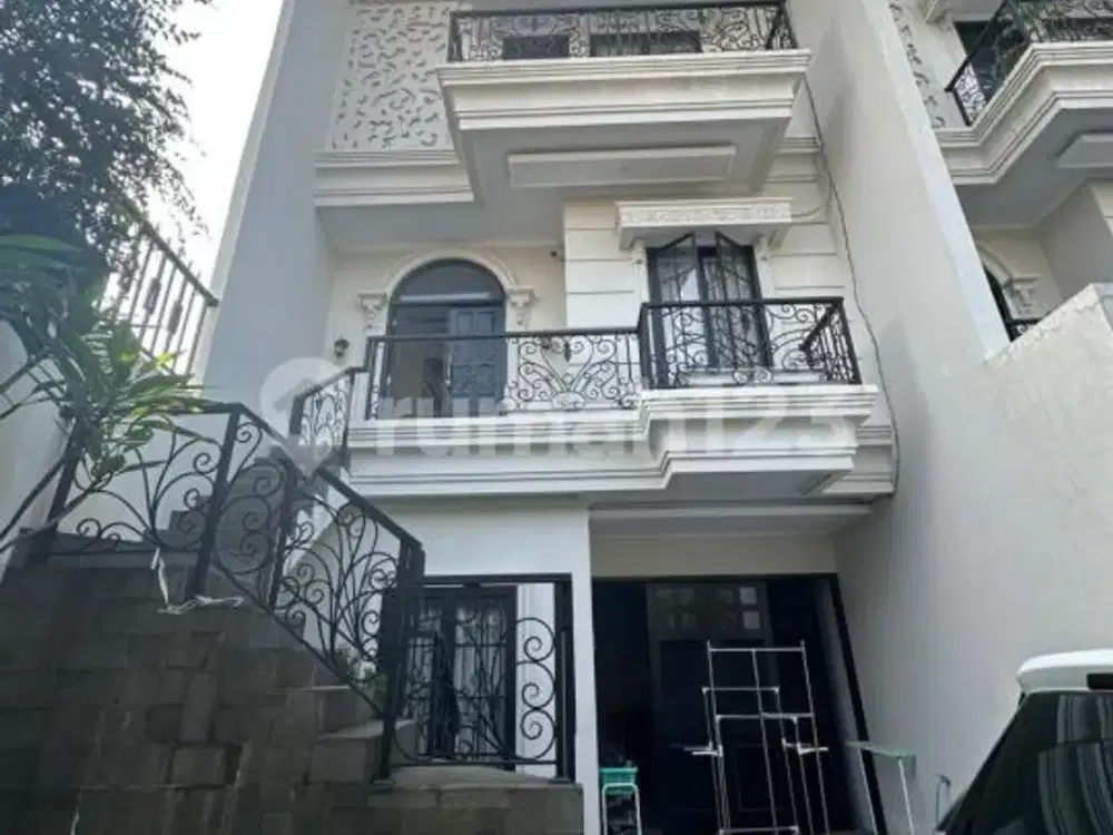 Rumah Mewah Pejaten Deket Akses Tol Jorr