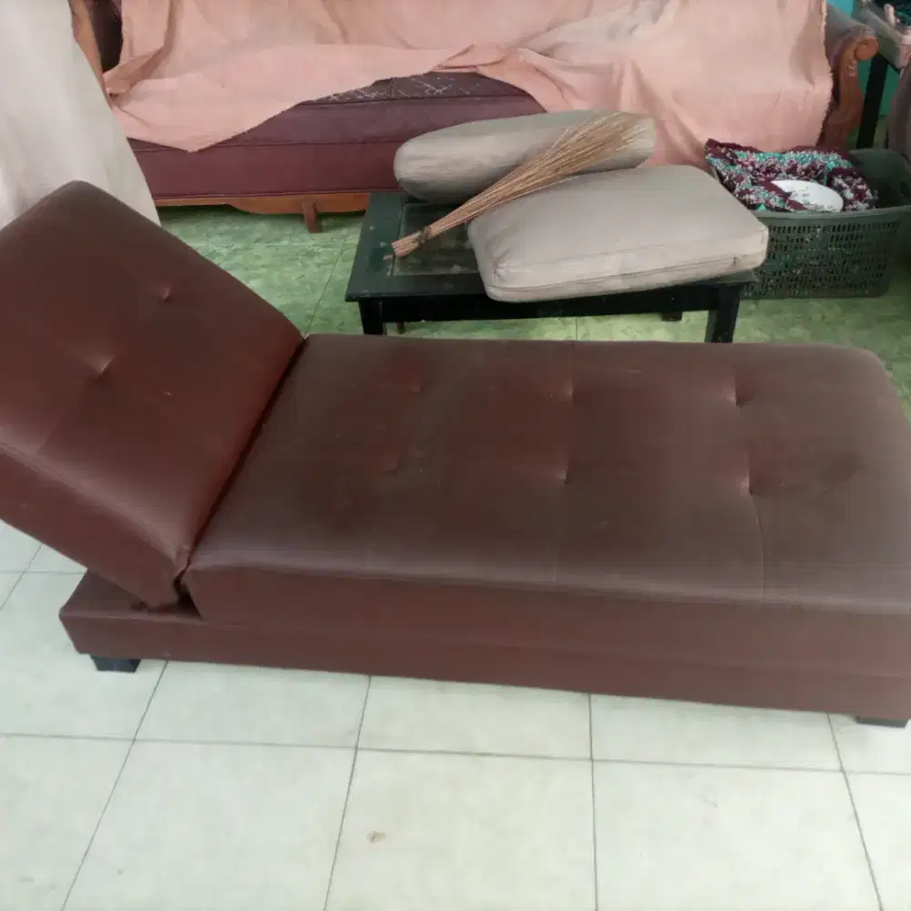 Sofa Bed Berbahan Kulit Sintetis