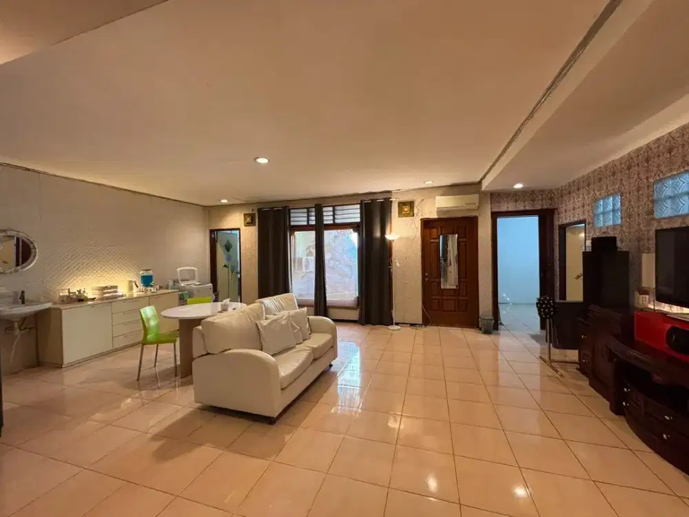 Dijual rumah di tengah kota dekat Ambengan