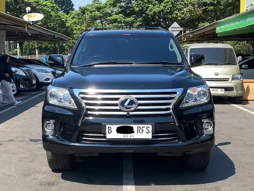 LEXUS LX570 AT 2015 HITAM