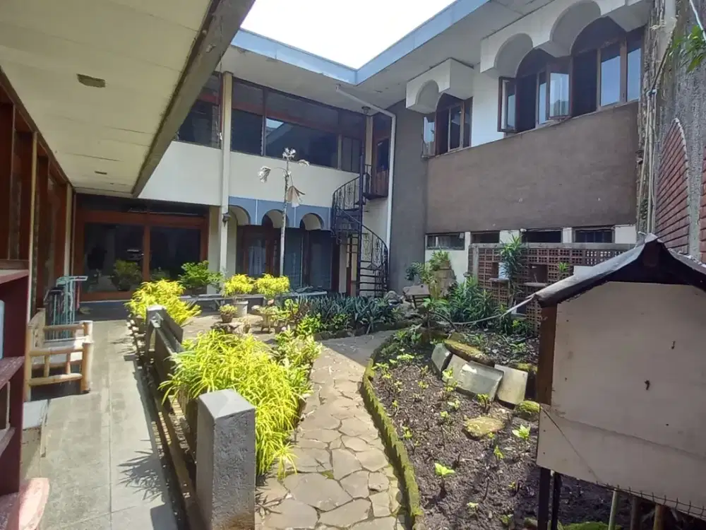 Dijual rumah 2 lantai semi furnished di sayap Riau