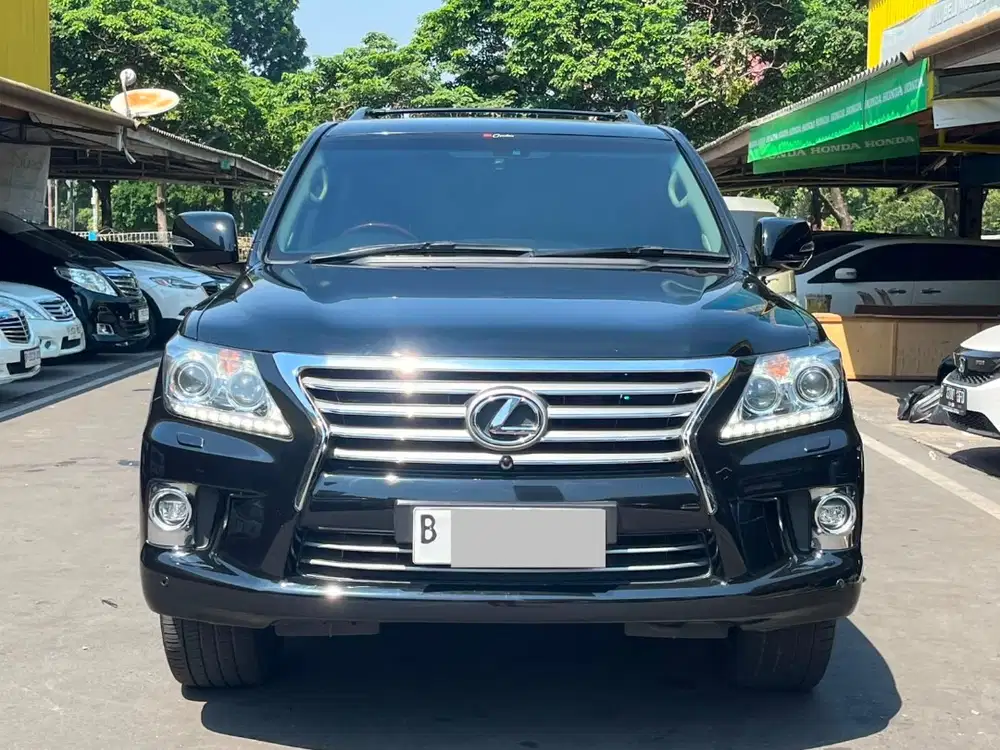 LEXUS LX570 AT HITAM 2015