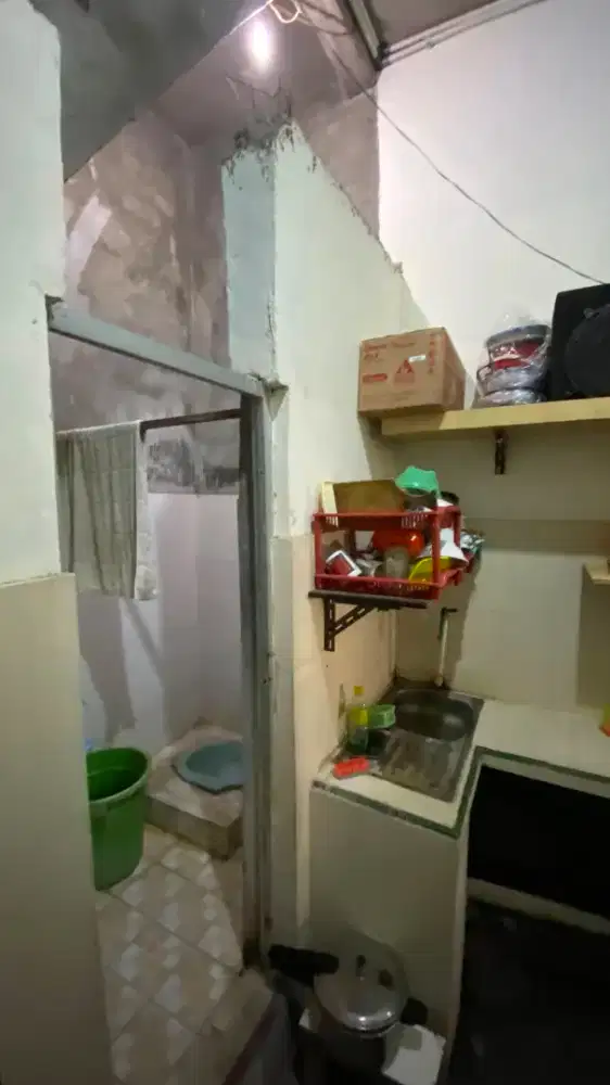 Rumah ful dag 52 belakang UNS