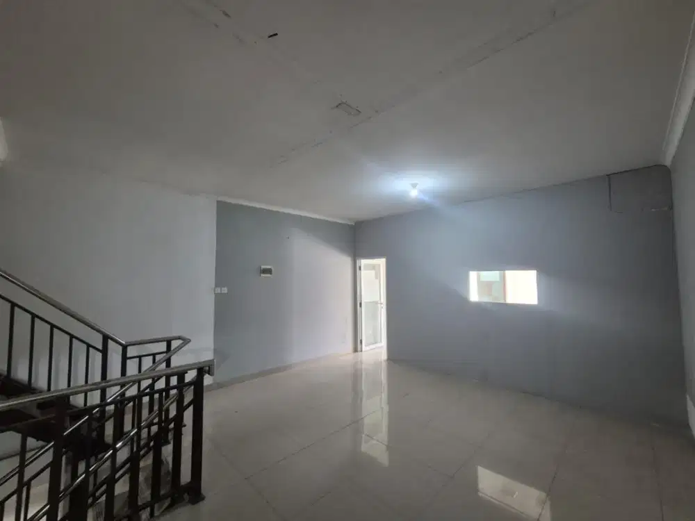 Sewa Ruko 2 Lt Siap Pakai di Holis Regency