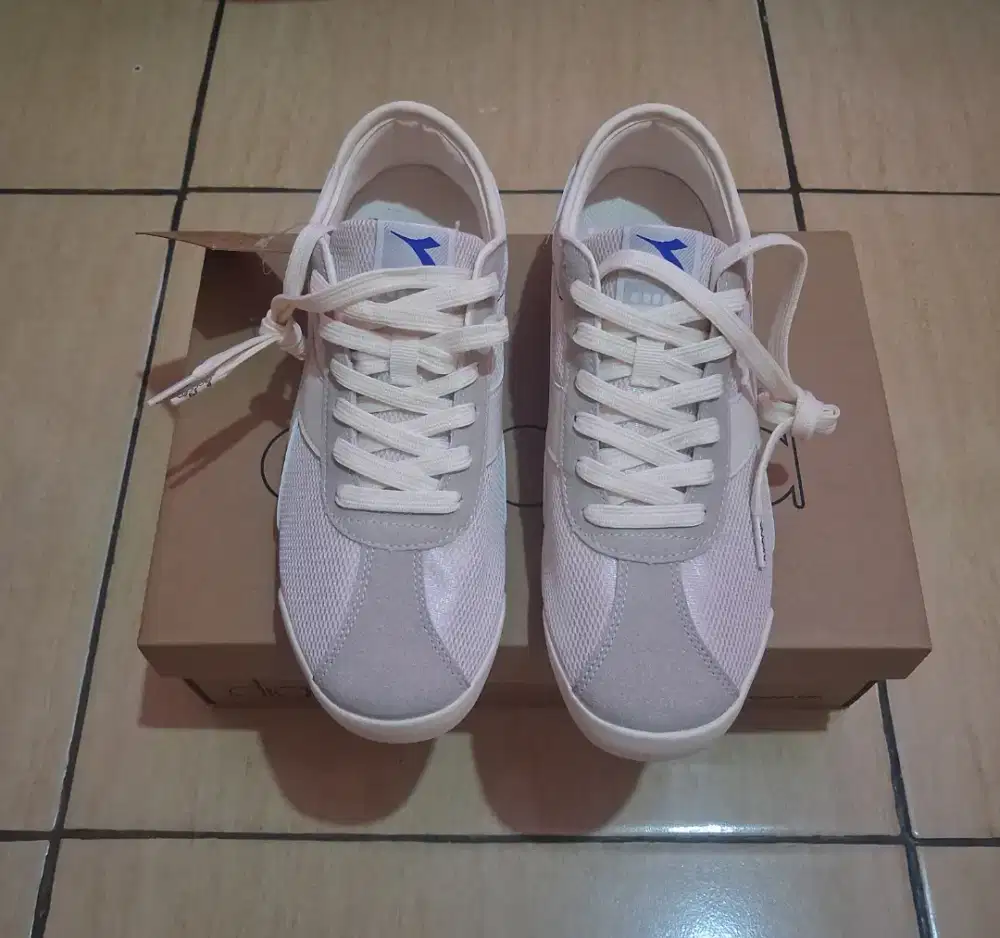Sepatu diadora new size 40 .lok ciledug