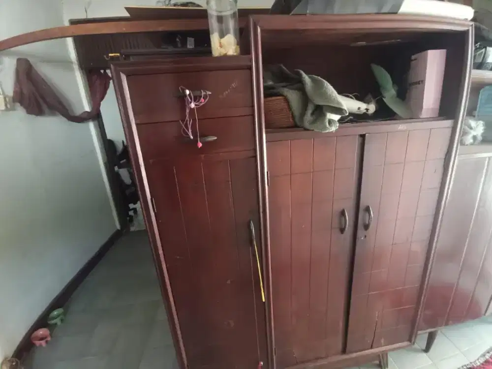Lemari Jati 3 Pintu 2 Laci