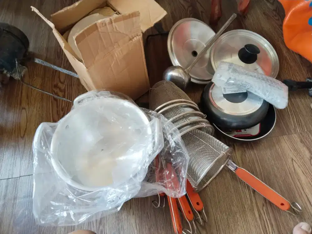Peralatan rumah tangga dan usaha bakso mie ayam