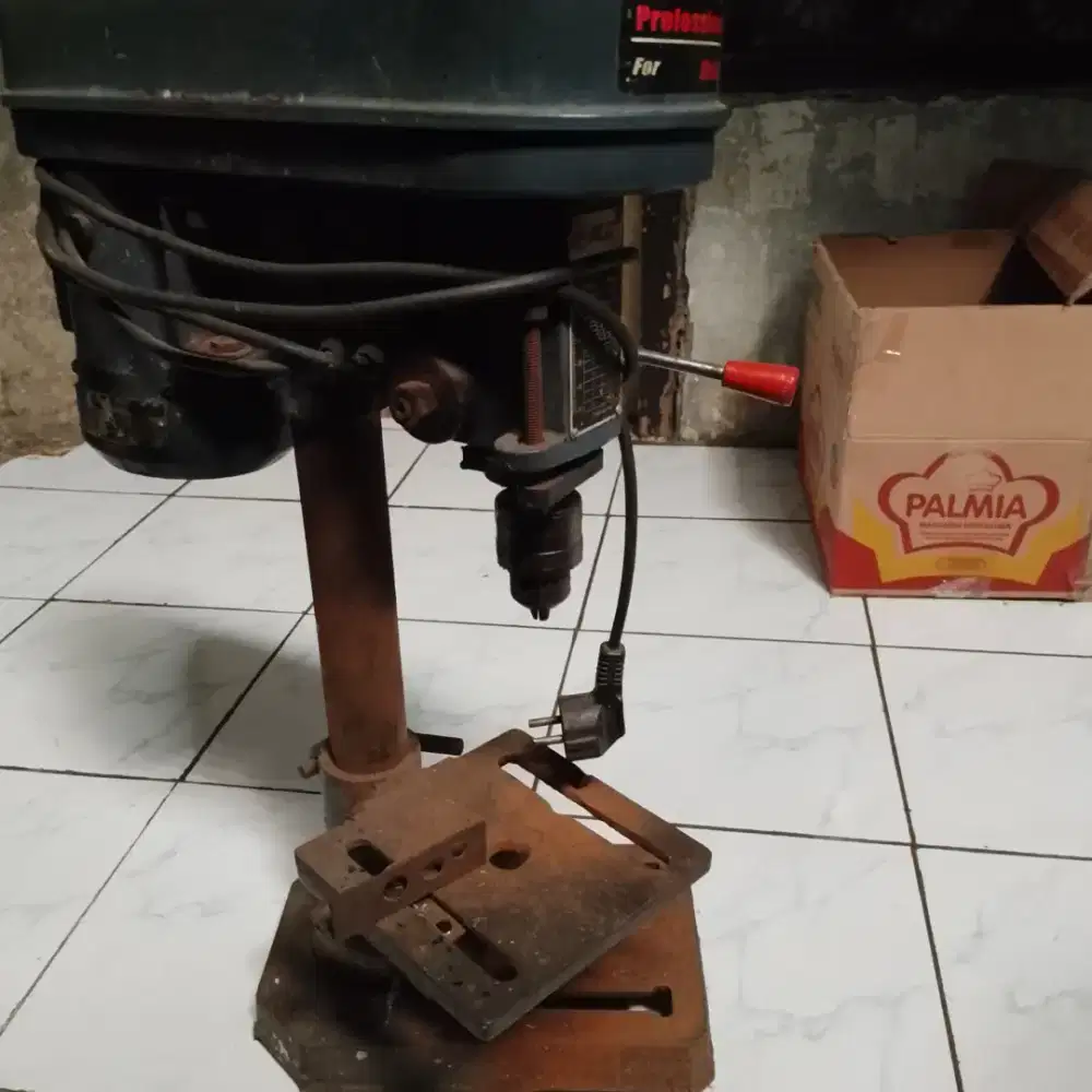 Mesin bor duduk