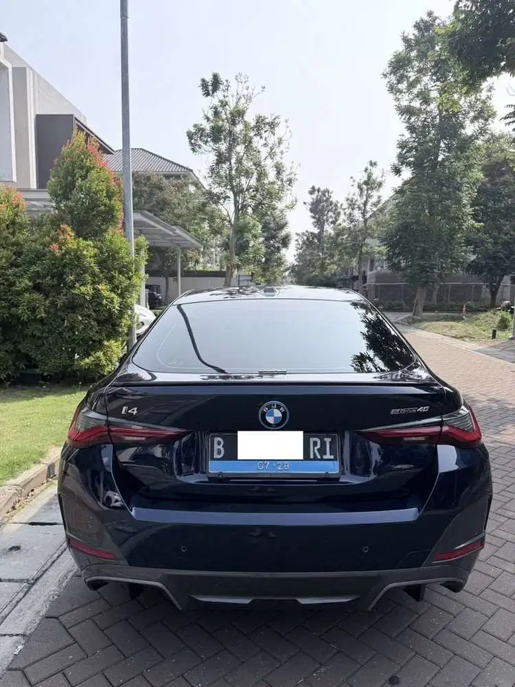 BMW i4 2023 Listrik