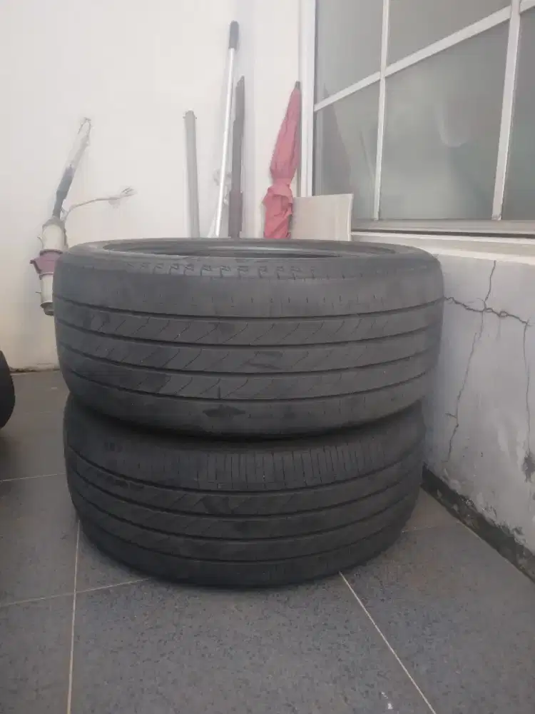 Ban mobil ukuran 235/50 R 18
