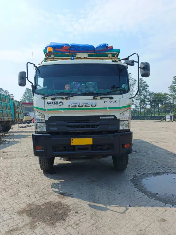 Diual isuzu dumptruk 6 x 4 10 roda 285 ps