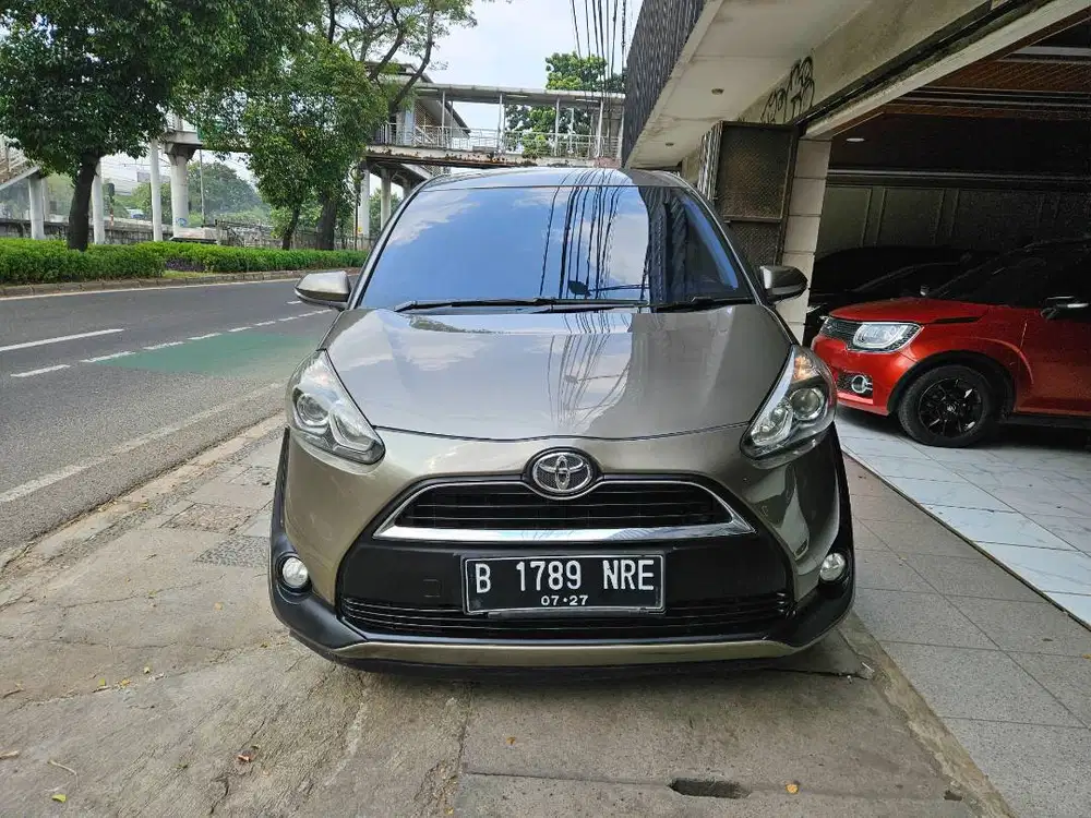 Toyota Sienta 1.5 V Tahun 2017 Coklat AT