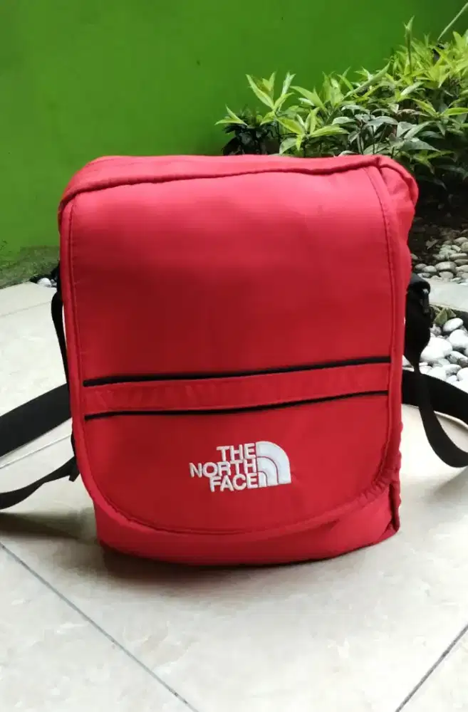 Tas selempang TNF the north face
