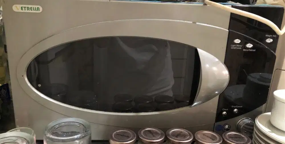 Microwave kondisi bagus merek vetrella
