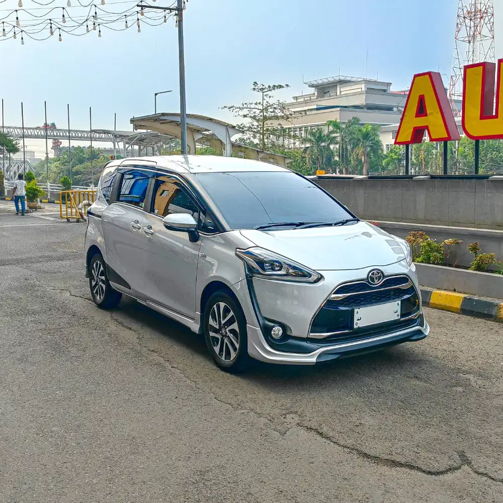 Toyota sienta Q 2018