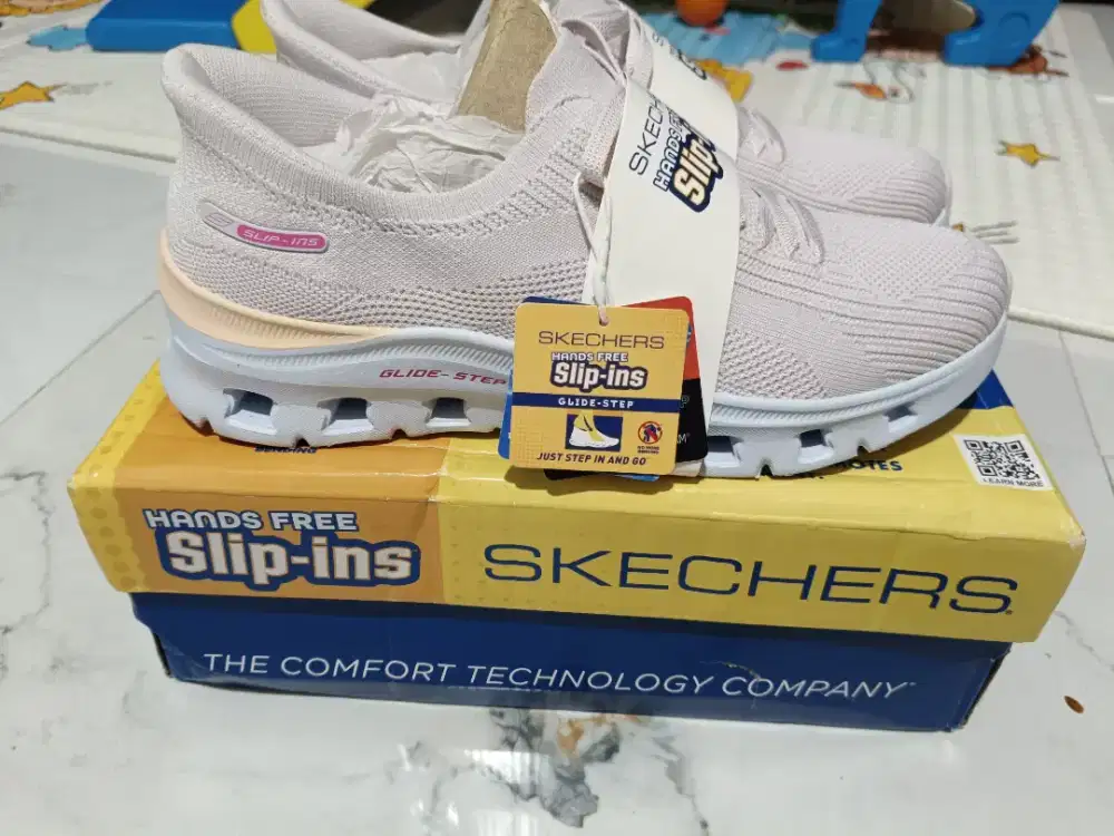 Sepatu SKECHERS original PT. MAP size 40