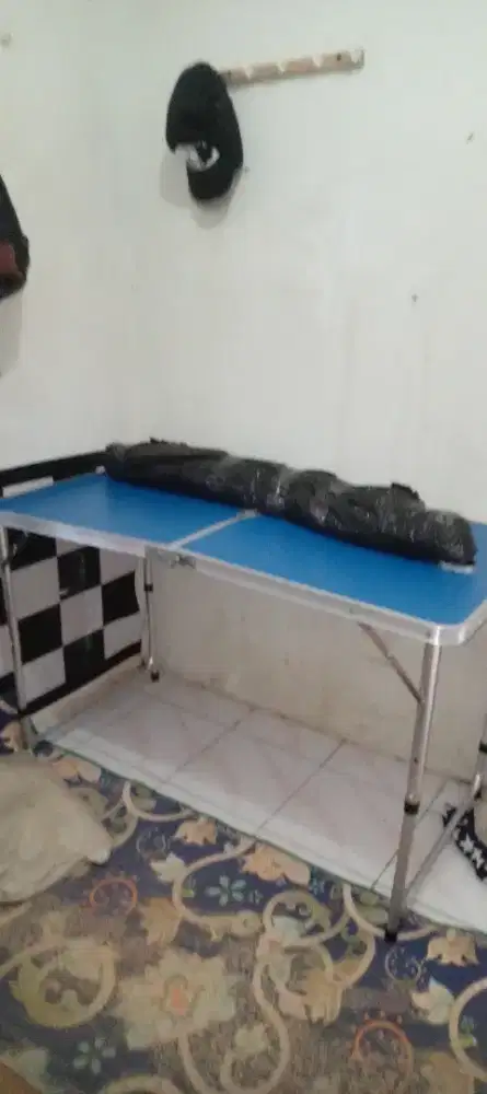 Di jual meja lipat untuk jualan + payung Masih baru belum di pakai