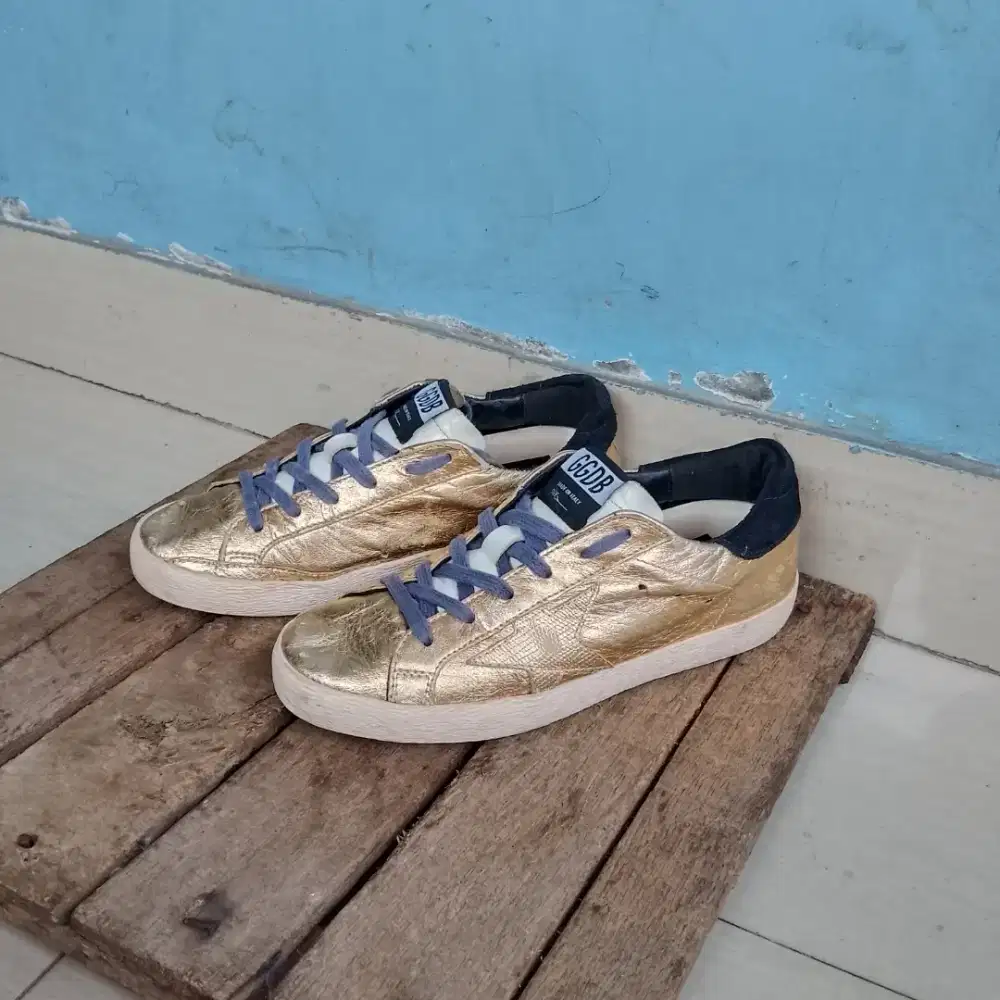 Sepatu Golden Goose