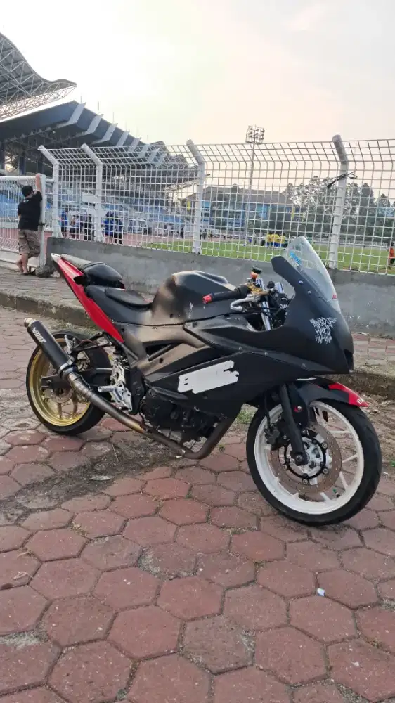 Yamaha R25 Tahun 2015