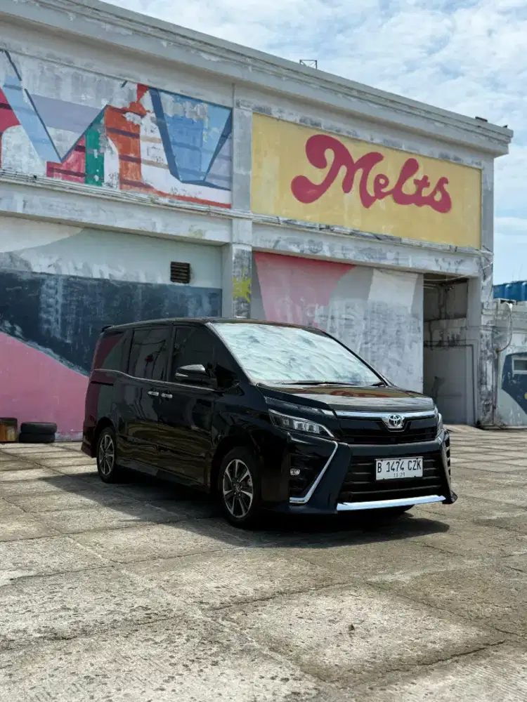 Full record . Toyota Voxy 2.0 2019