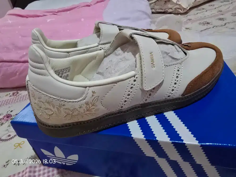 Dijual sepatu adidas samba jane