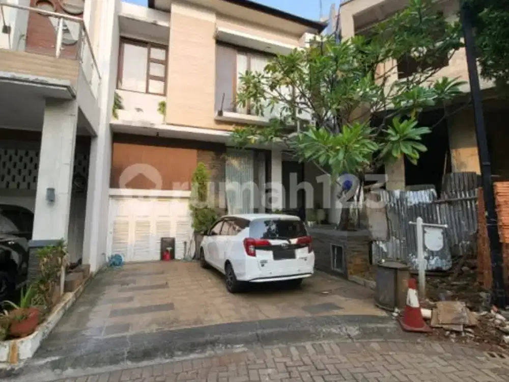 Rumah Ada Kolam Renang di Kebayoran Symphoni Bintaro Jaya