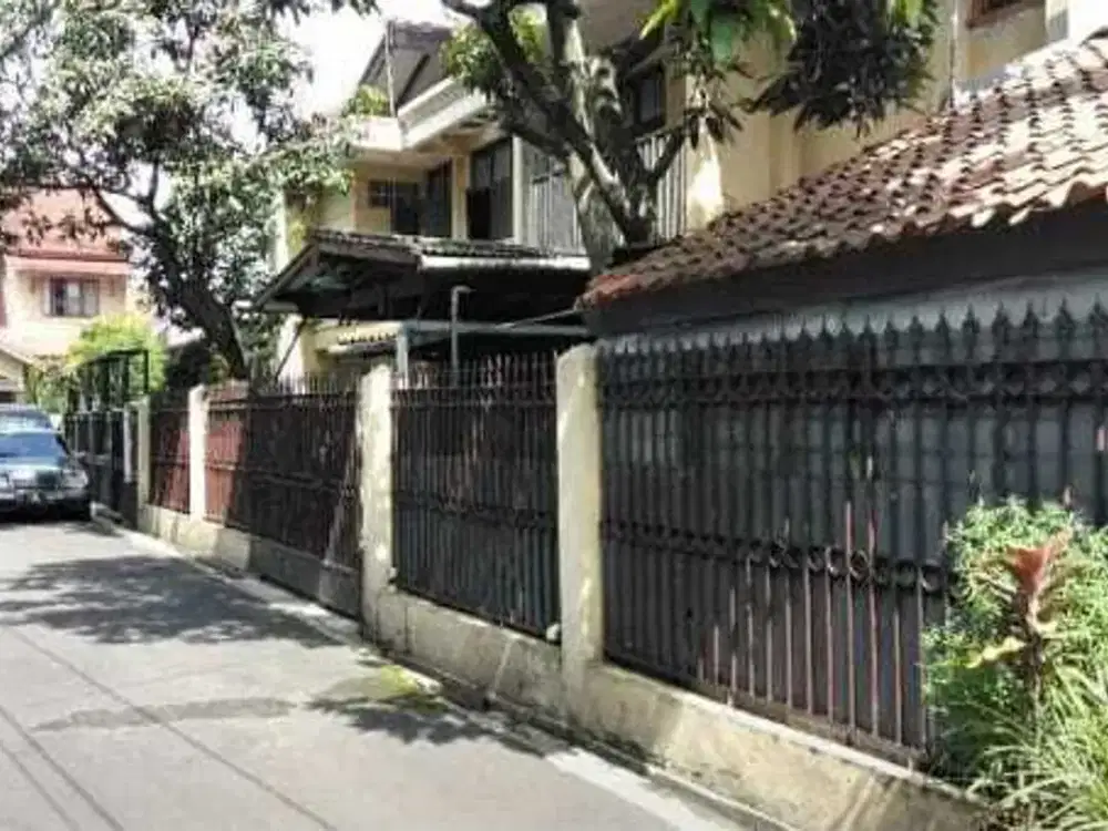 Rumah Luas Nyaman di Sinom Bandung Pusat