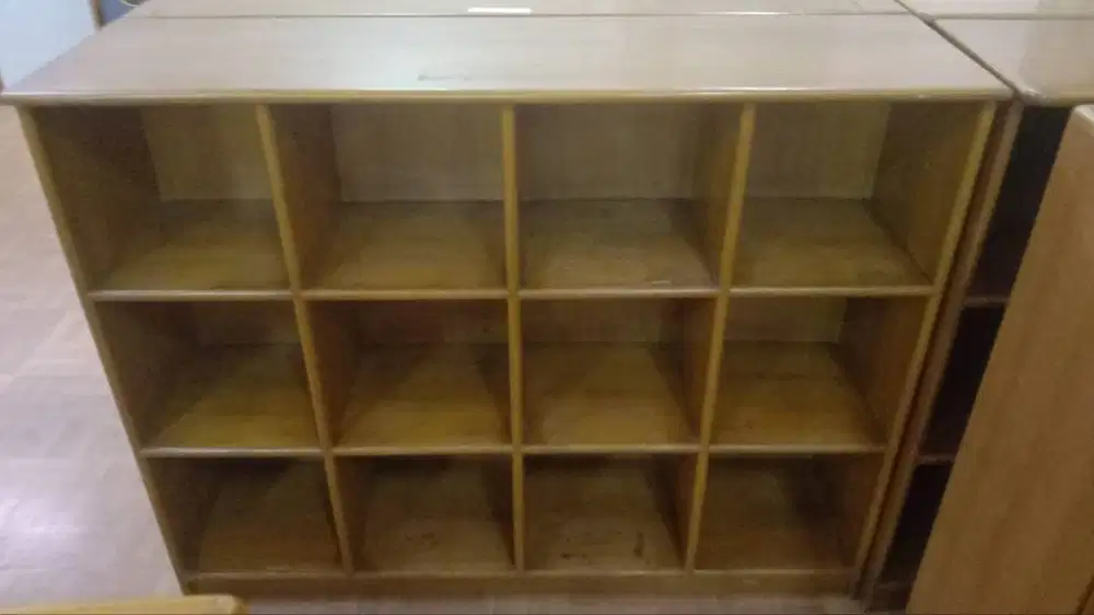 Lemari/Cubby Kotak 12 uk.121X34X96