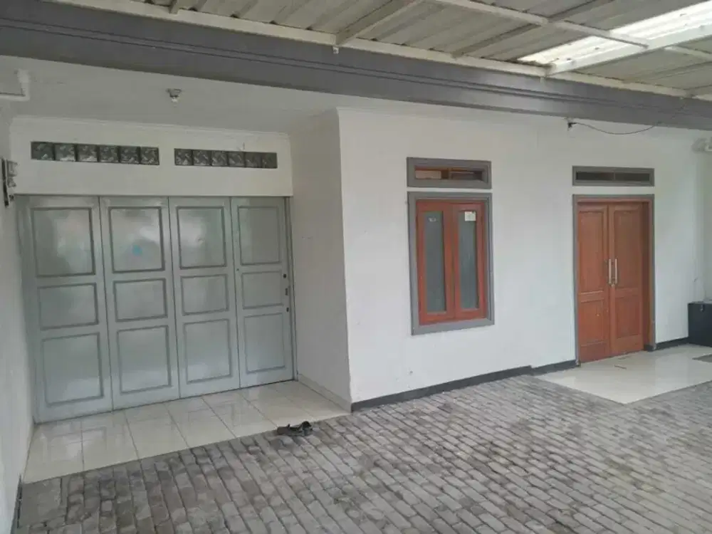 Ruko Bagus Siap Pakai Strategis di Jalan terusan Jakarta Antapani - kota Bandung