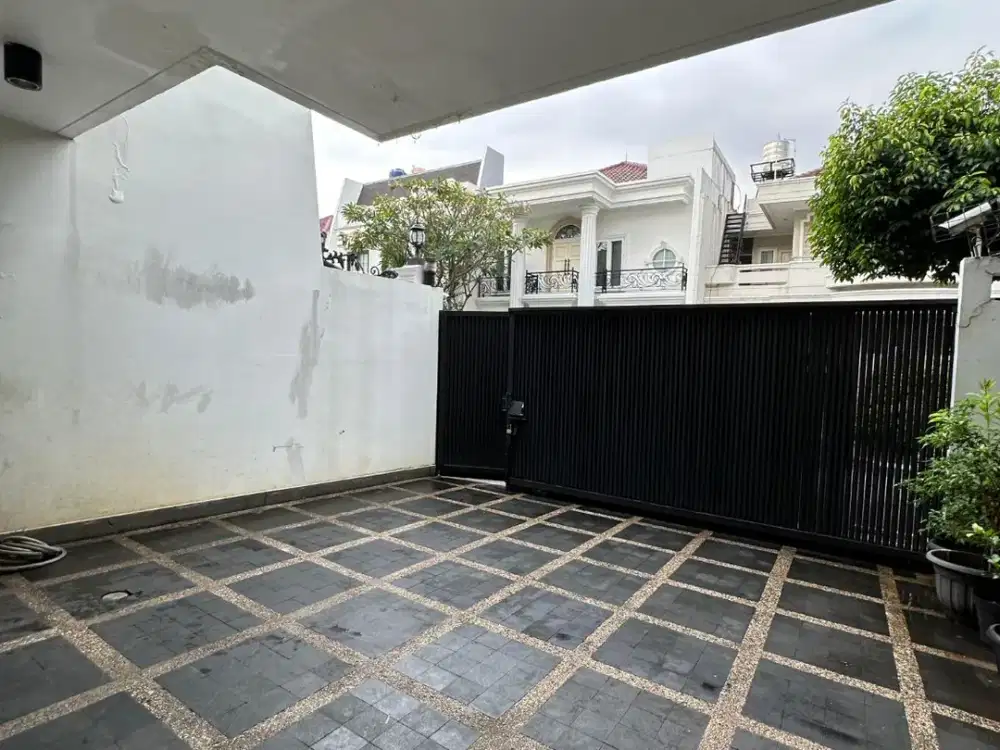 JUAL Rumah 3 Lantai di Puri Indah dekat mall puri indah