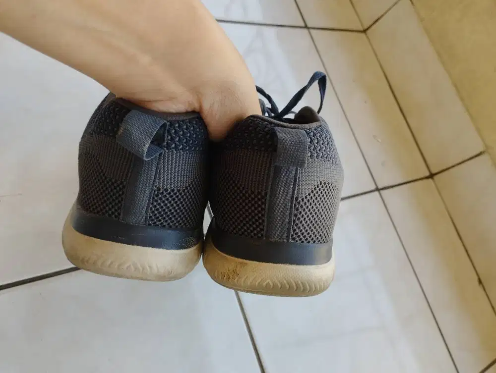SEPATU SKECHERS ORI UKURAN 41