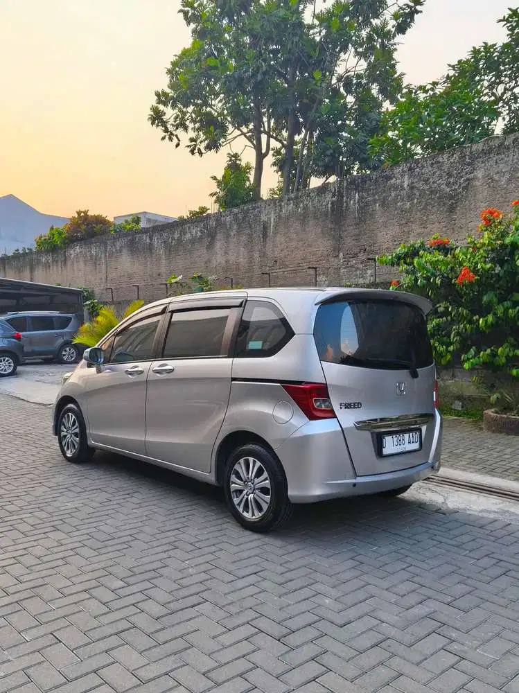 Honda Freed 2012 Bensin
