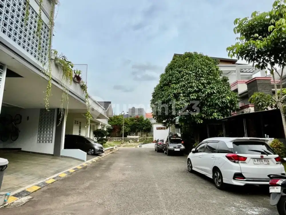 Rumah Terawat di Cluster Valencia Graha Raya Bintaro