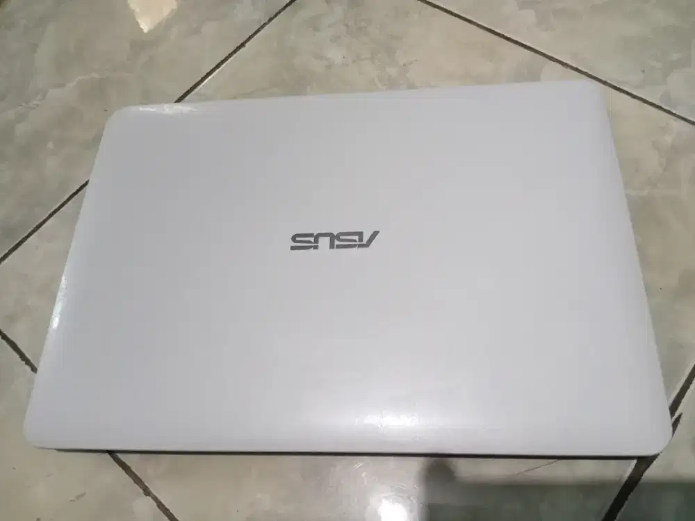 Laptop Asus Intel core i3 gen 5