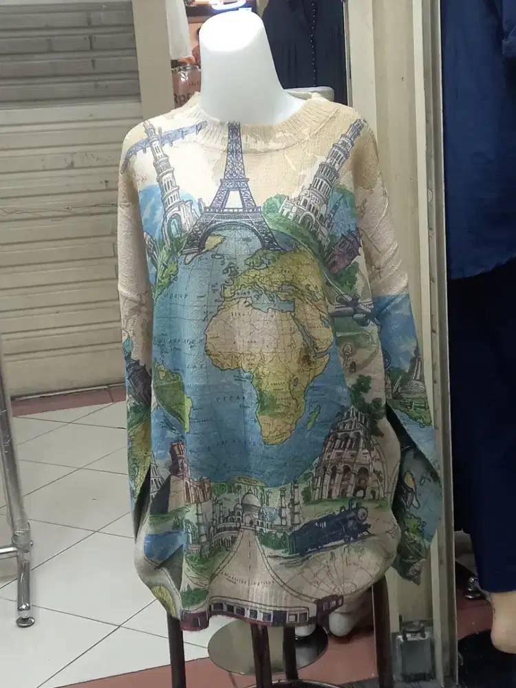 Di jual blus bangkok. Bahan rajut. Ga pasaran.