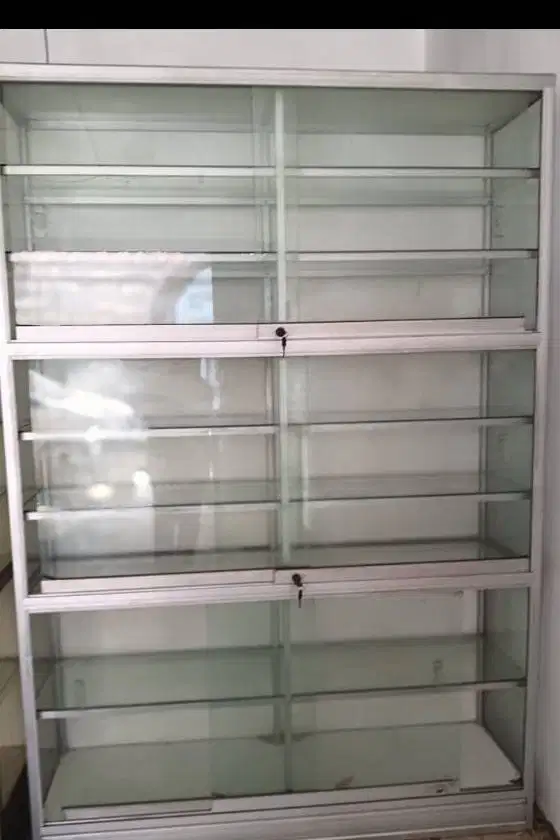 Jual Etalase Kaca Aluminium bekas toko
