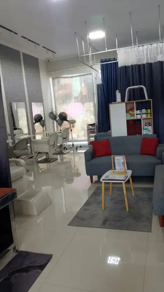 LOWONGAN HAIRSTYLIST - PRIA DAN WANITA (Penempatan Juanda Sidoarjo)