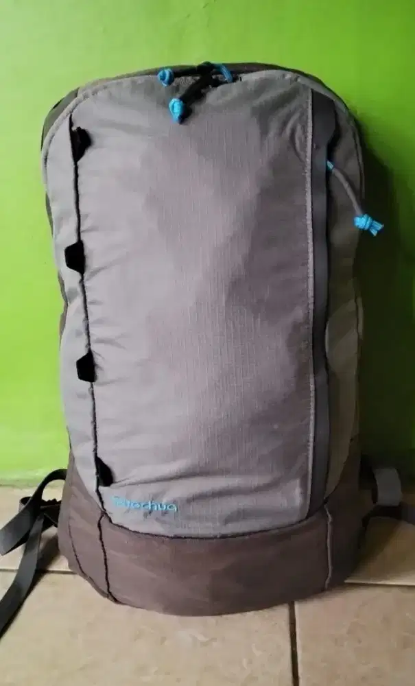 Tas ransel outdoor Quechua Decathlon original