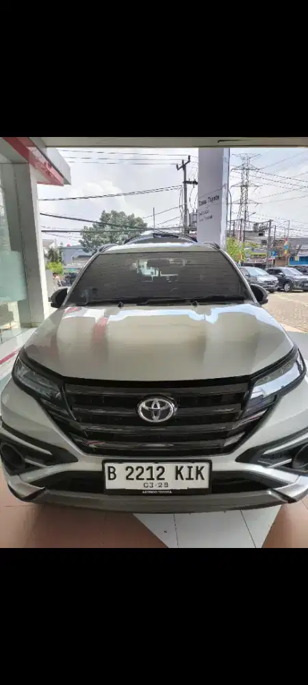 Toyota Rush 1.5 S M/T GR Sport , warna Silver , tahun 2023