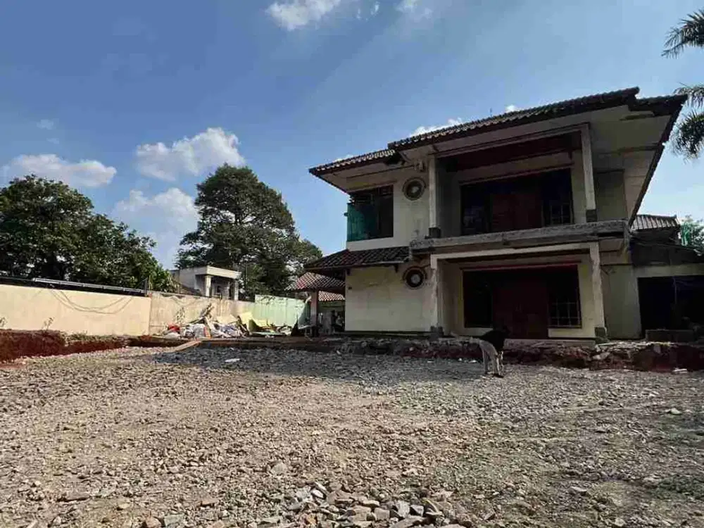 di sewakan rumah lama pinggir jalan lebak bulus cirende cocok untuk usaha atau gudang