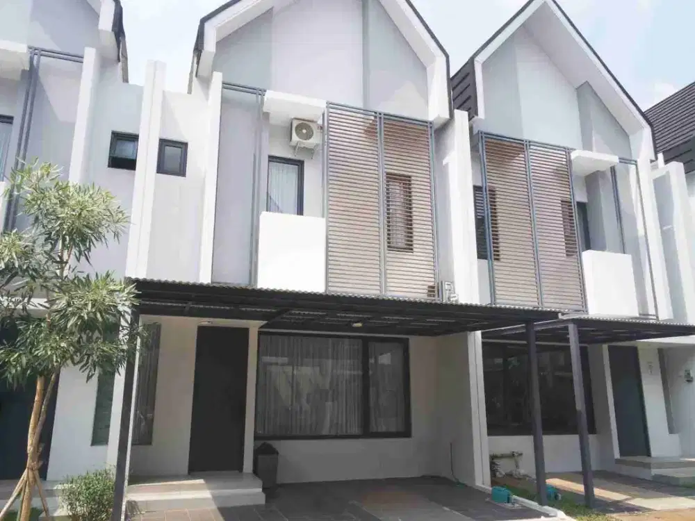 Rumah dengan Attic Dijual dekat mall Eastvara BSD City