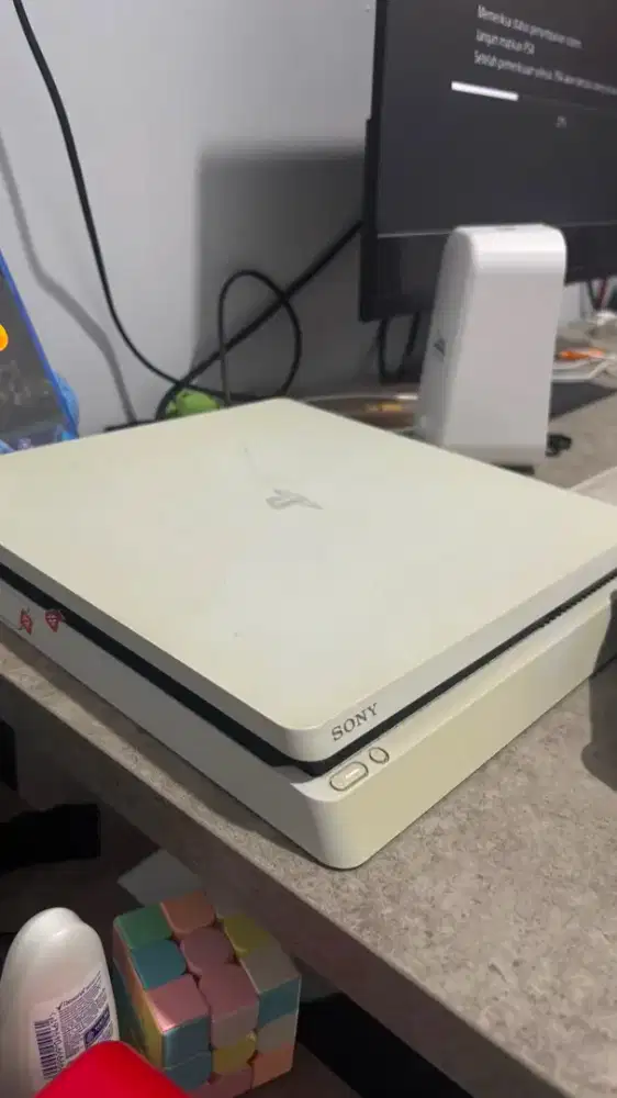 PLAYSTATION 4 PRO 500 GB + 2 Stick Dan 3 Games