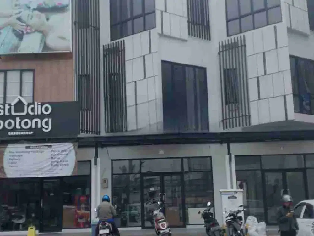 Ruko 3 Lantai di Jln. Boulevard Modernland Tangerang