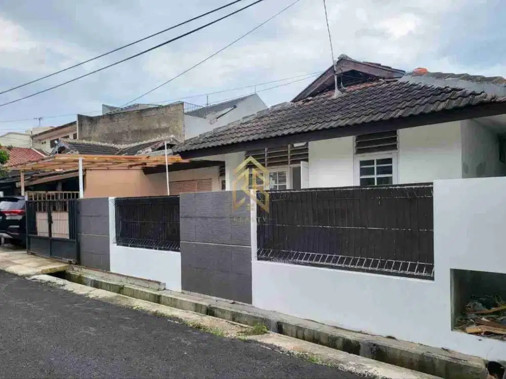 Rumah Lama Terawat di Antapani Kota Bandung dekat Arcamanik